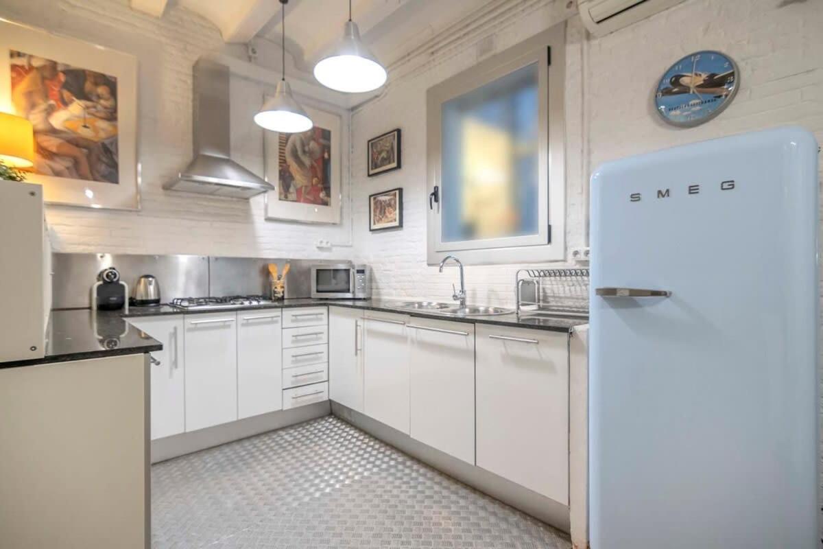 Exclusive 2 Bedroom Apartment In The City Center Барселона Екстериор снимка
