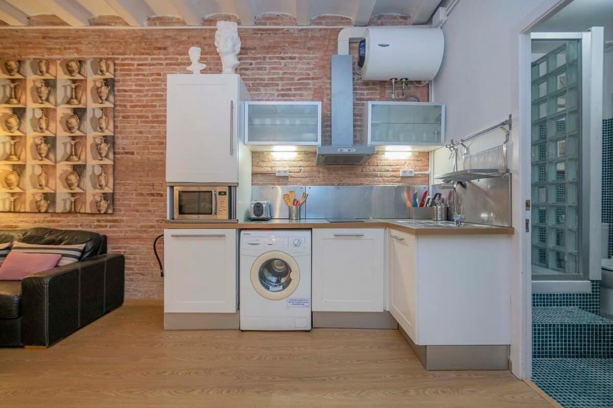 Exclusive 2 Bedroom Apartment In The City Center Барселона Екстериор снимка