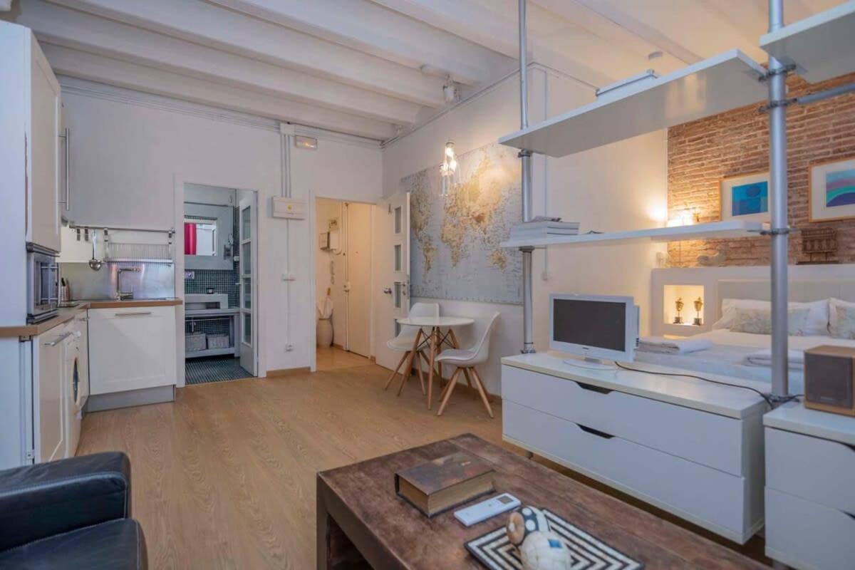 Exclusive 2 Bedroom Apartment In The City Center Барселона Екстериор снимка