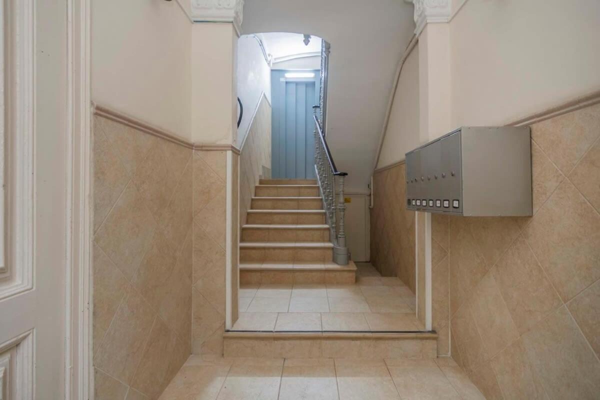 Exclusive 2 Bedroom Apartment In The City Center Барселона Екстериор снимка