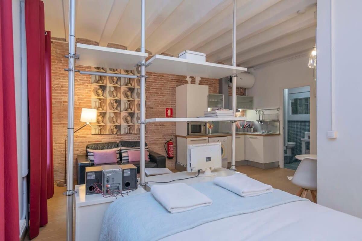 Exclusive 2 Bedroom Apartment In The City Center Барселона Екстериор снимка