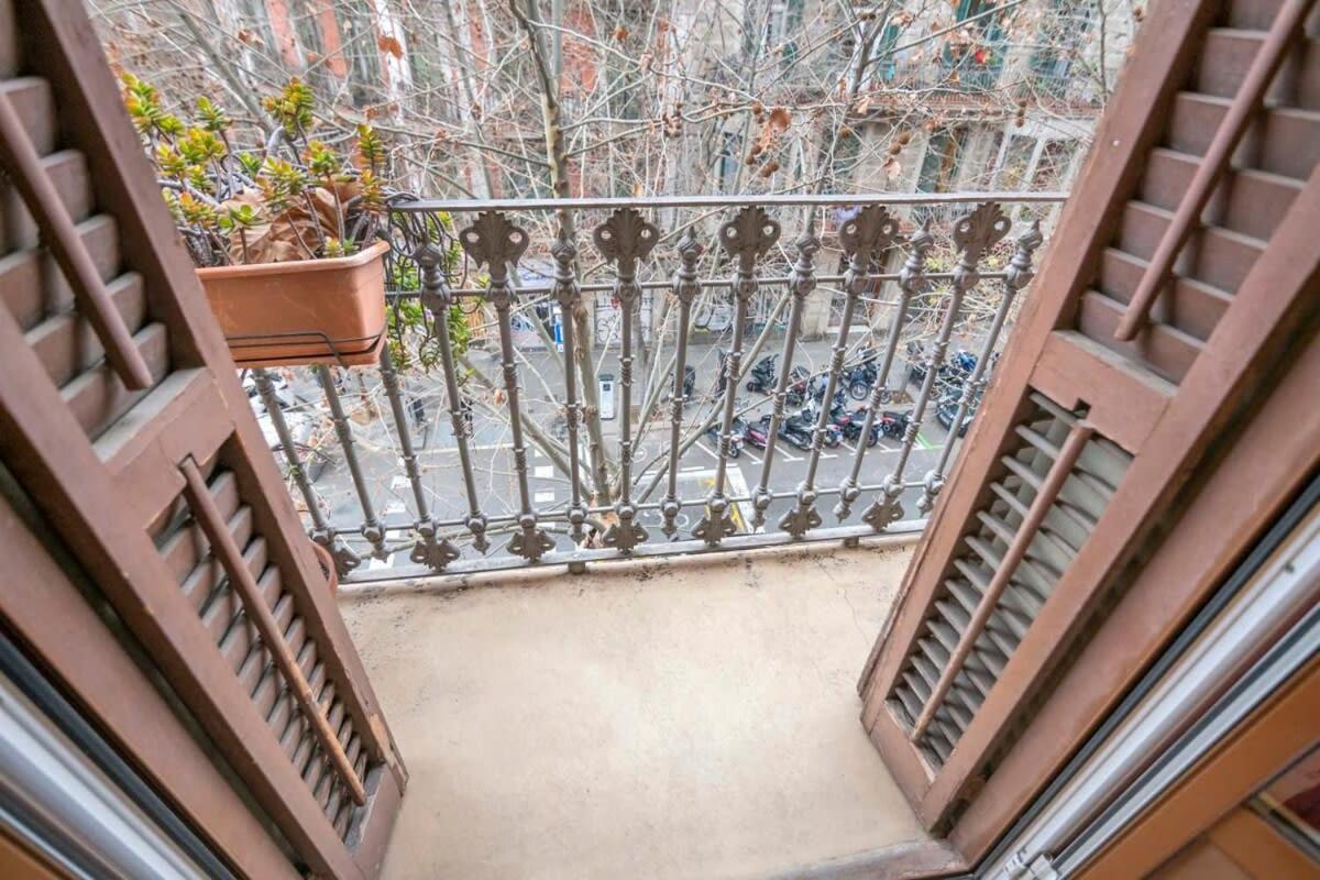 Exclusive 2 Bedroom Apartment In The City Center Барселона Екстериор снимка