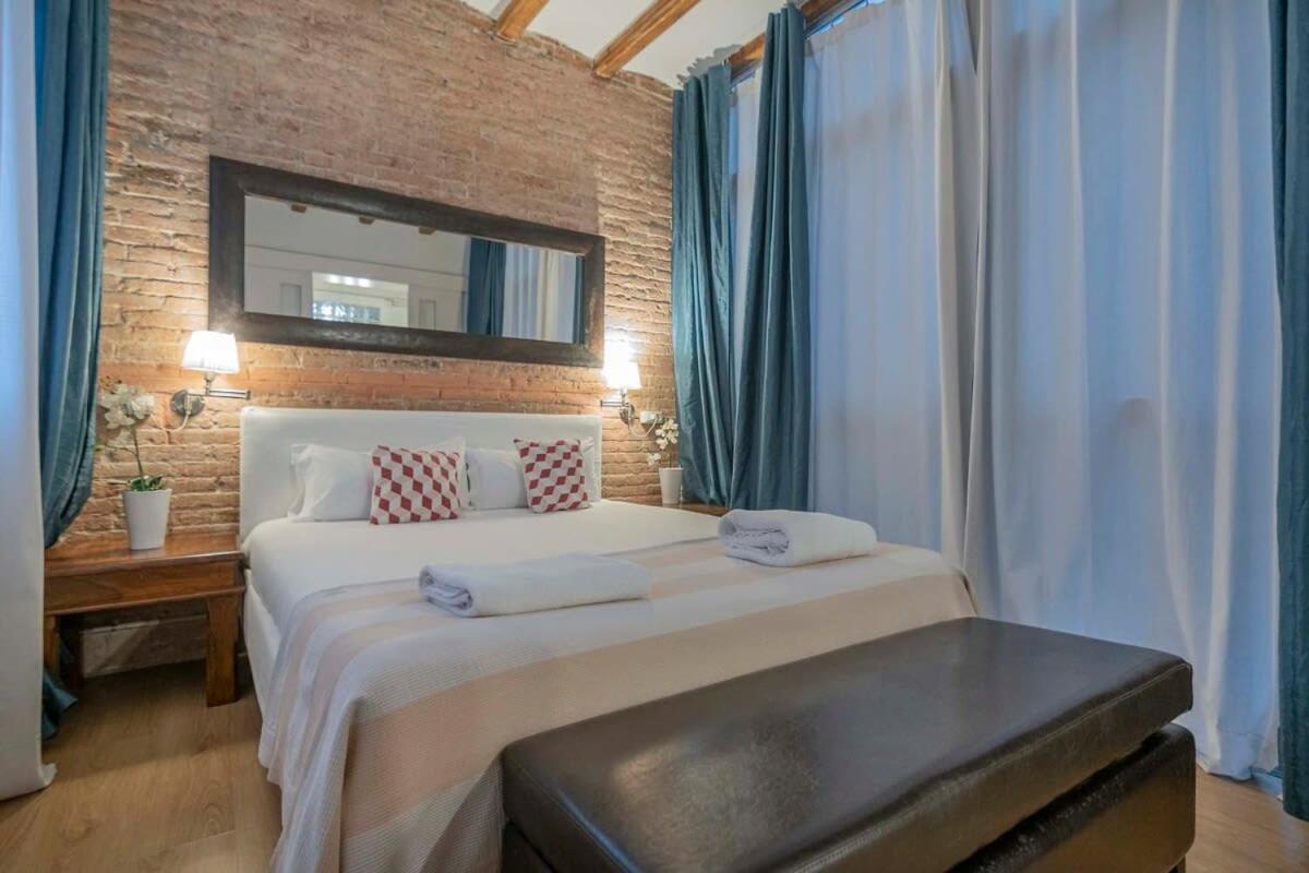 Exclusive 2 Bedroom Apartment In The City Center Барселона Екстериор снимка