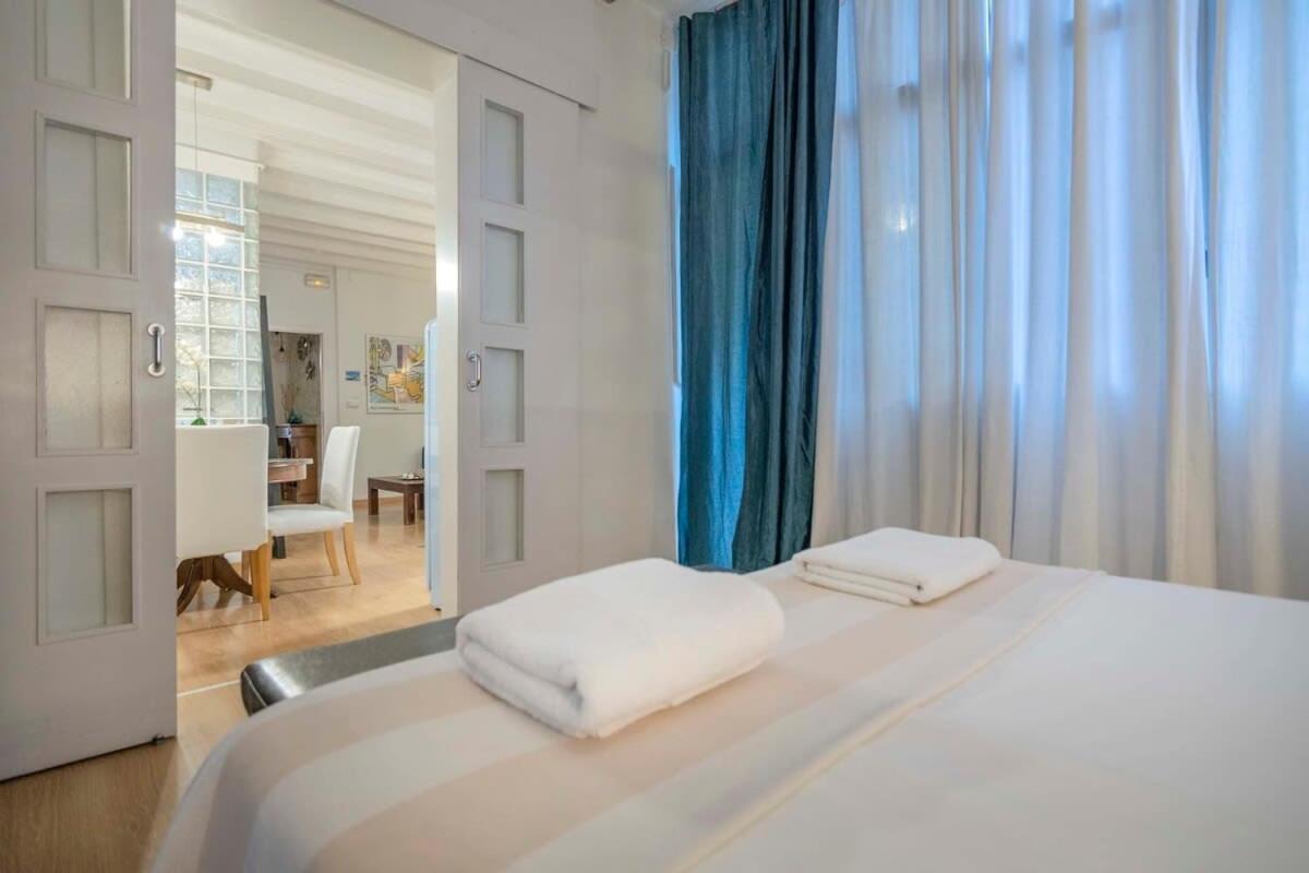 Exclusive 2 Bedroom Apartment In The City Center Барселона Екстериор снимка