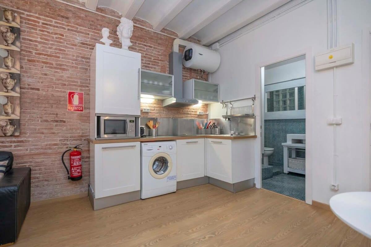 Exclusive 2 Bedroom Apartment In The City Center Барселона Екстериор снимка