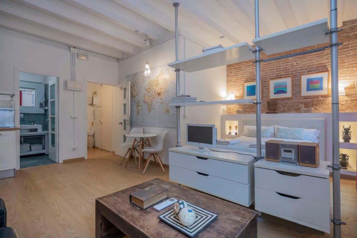 Exclusive 2 Bedroom Apartment In The City Center Барселона Екстериор снимка