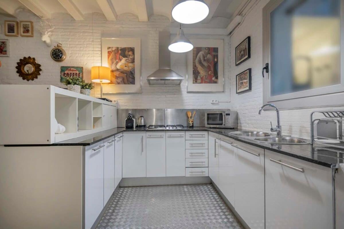 Exclusive 2 Bedroom Apartment In The City Center Барселона Екстериор снимка
