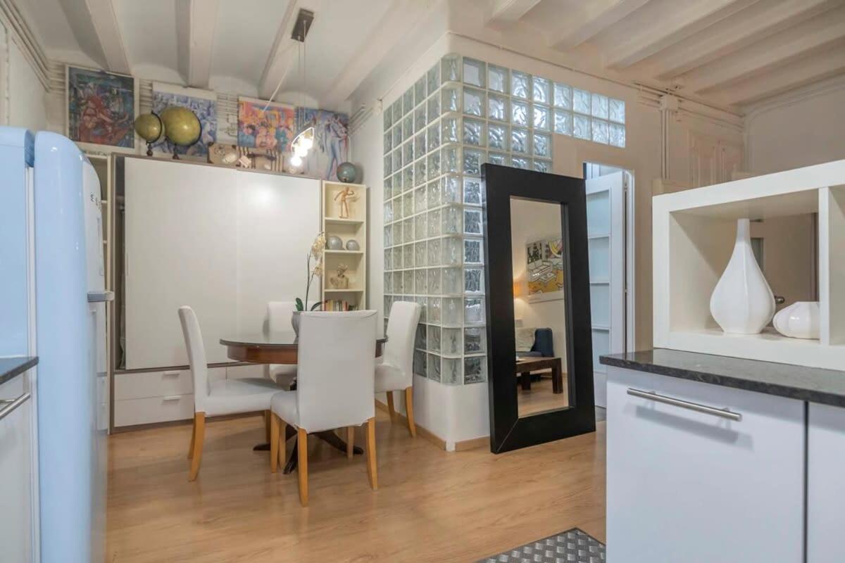 Exclusive 2 Bedroom Apartment In The City Center Барселона Екстериор снимка